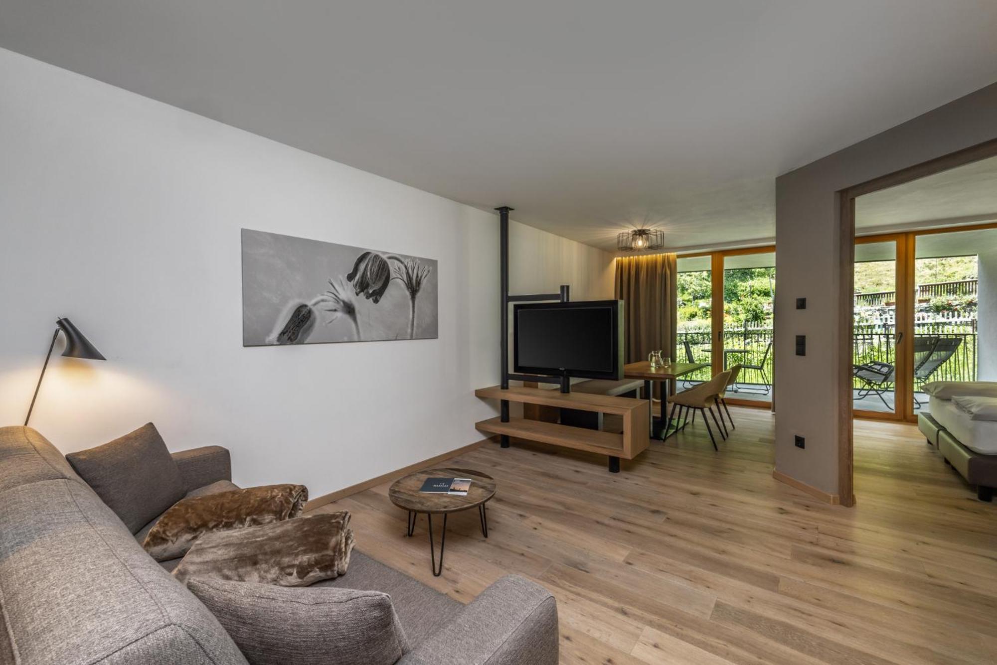Maraias - Luxury & Burgeis