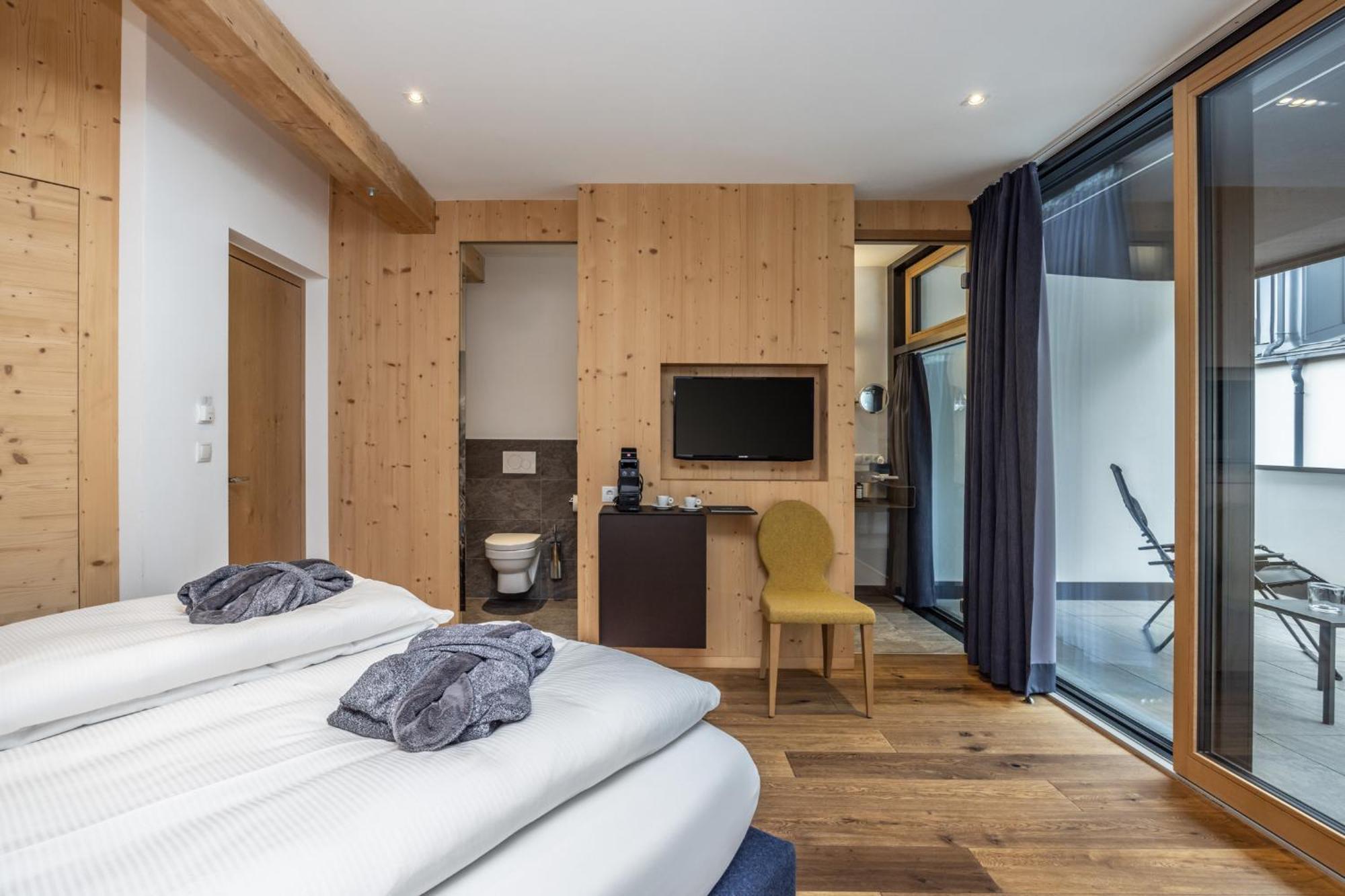 Maraias - Luxury & Burgusio