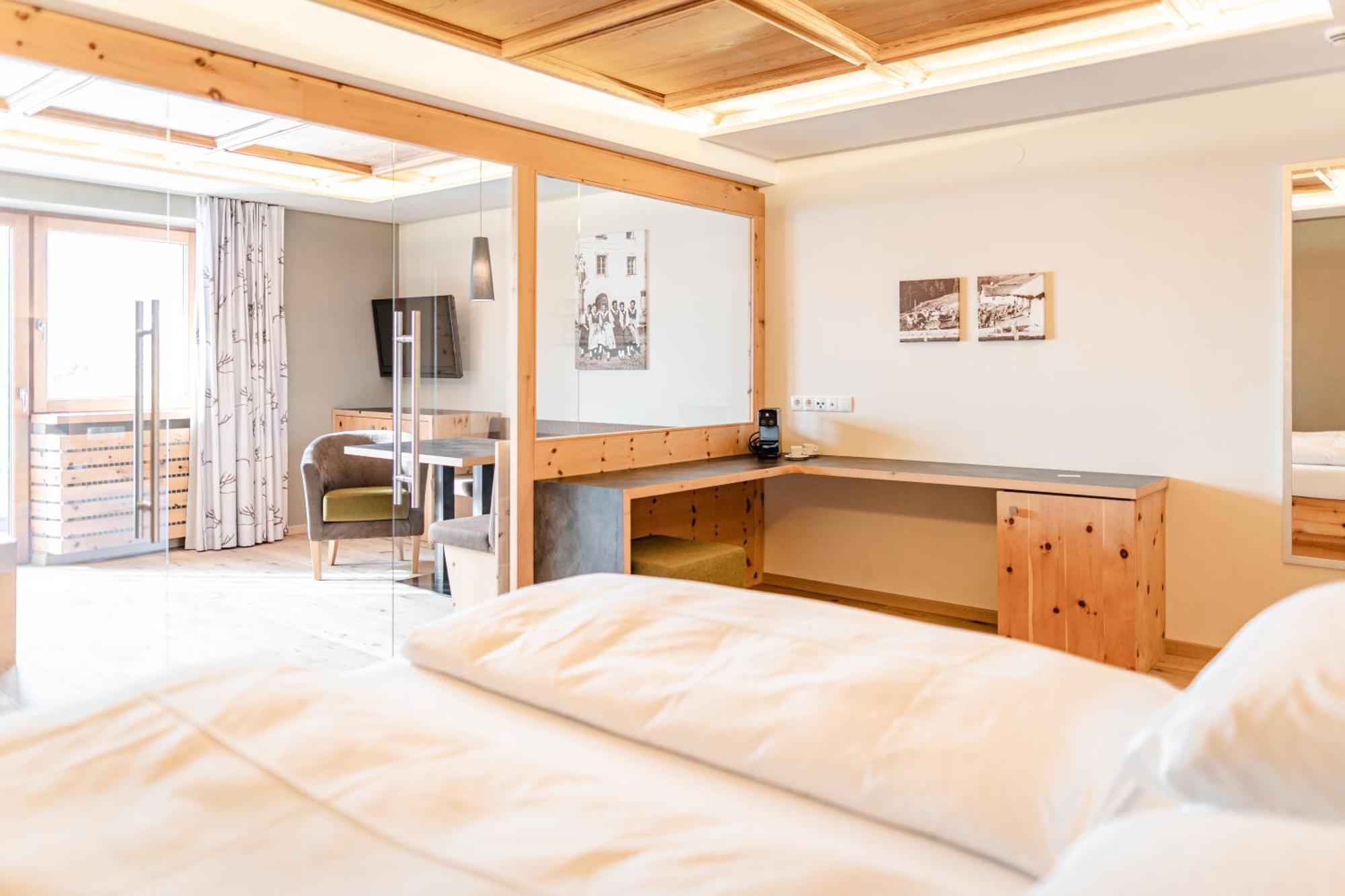 Maraias - Luxury & Burgeis