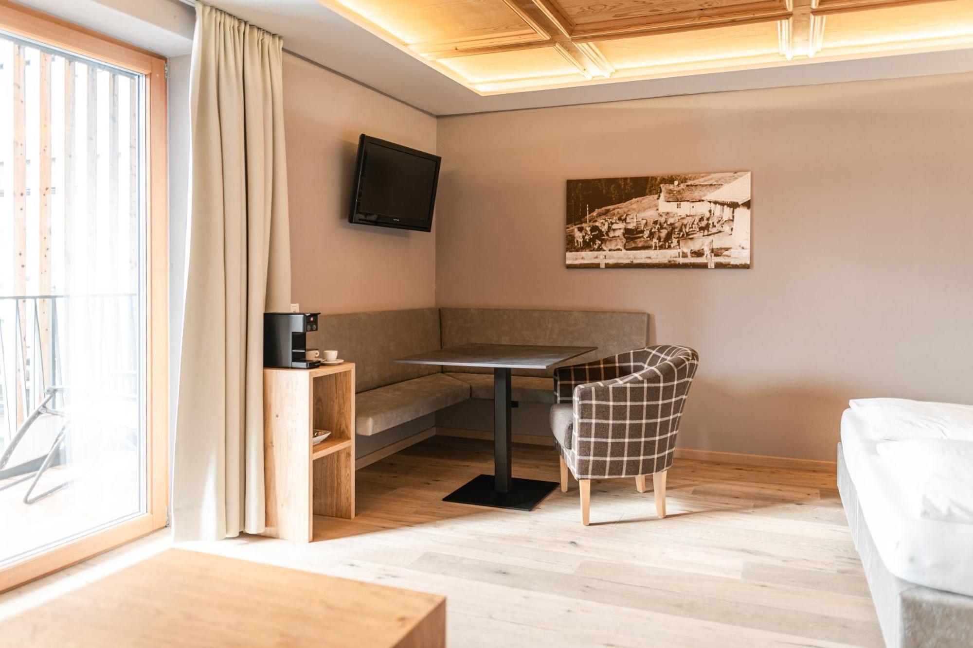 Maraias - Luxury & Burgeis